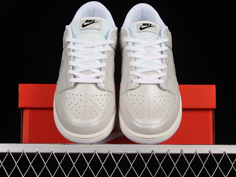 All Categories Nk SB Dunk Series Nk SB Dunk Low Low-top sneakers F version Nk Dunk Low "Metallic Silver" Metallic silver SB low-top sports and leisure sneakers DX3197-095